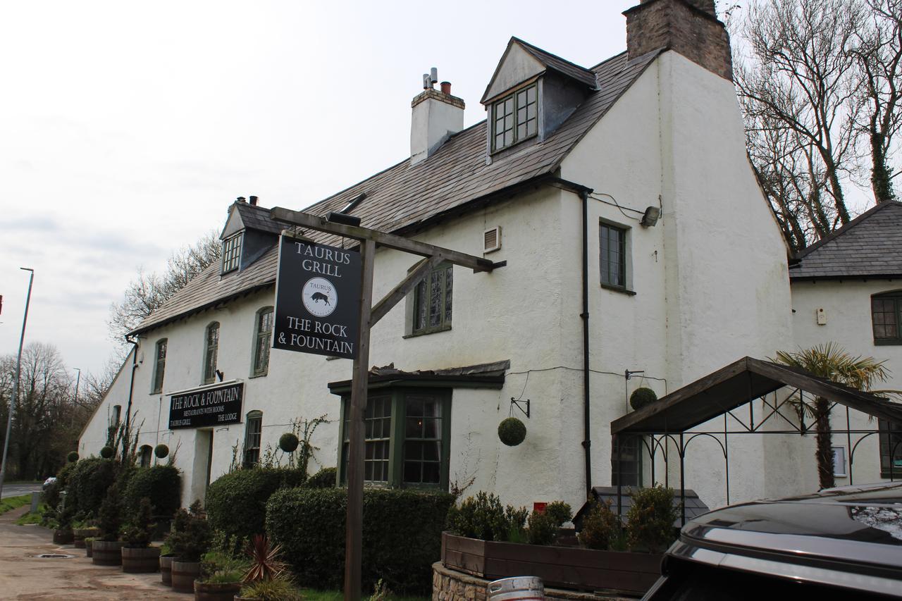 Rock And Fountain Hotel Newport  Exterior foto